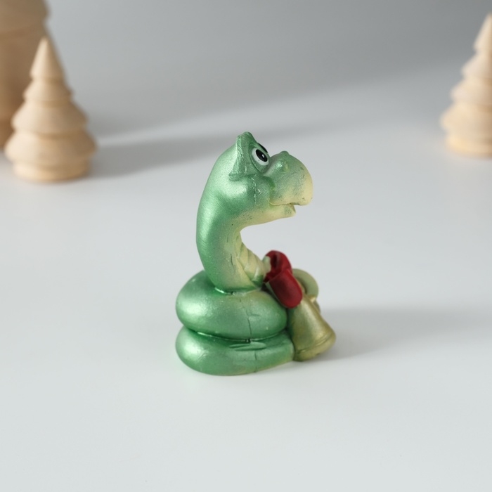 Сувенир полистоун Сувенир полистоун "Змейка с колокольчиками/звездой" МИКС 3,5х3,5х6,5 см