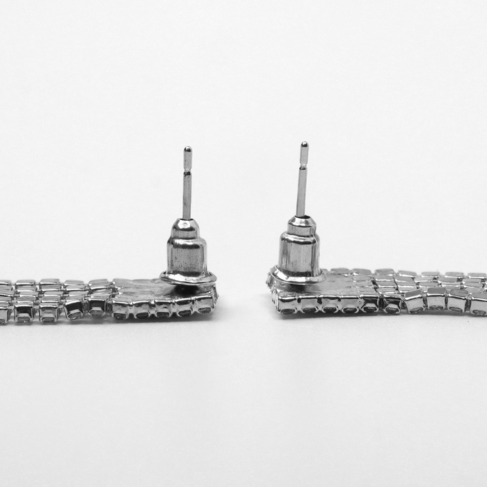 Серьги висячие со стразами «Водопад» на прямоугольнике, цвет белый в серебре, 9 см Серьги висячие со стразами «Водопад» на прямоугольнике, цвет белый в серебре, 9 см