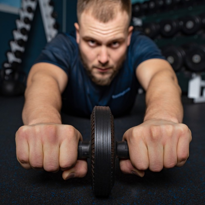 Ролик для пресса ONLYTOP, 27х14 см, с ковриком, цвет чёрный Ролик для пресса ONLYTOP, 27х14 см, с ковриком, цвет чёрный