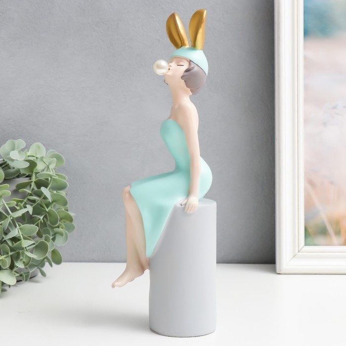 Сувенир полистоун  Сувенир полистоун "Девушка ушки зайки, с пузырём на колонне" МИКС 29х7х10 см