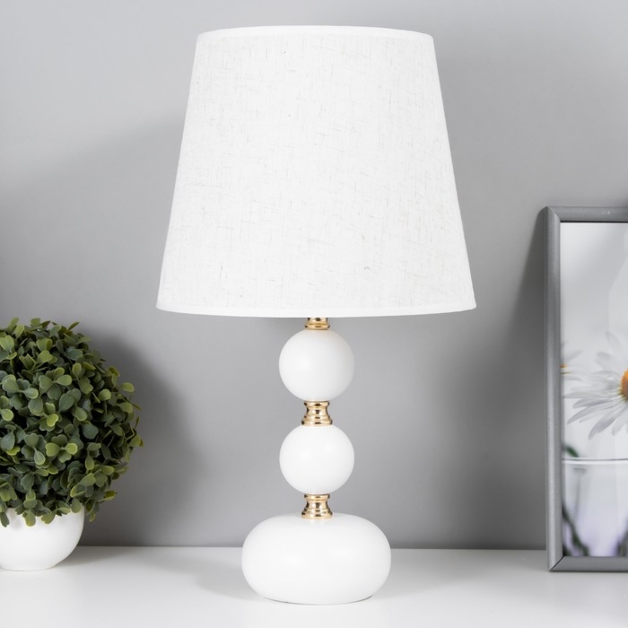 Настольная лампа Катания 1x60Вт E27 бело-золотой 25х25х45 см RISALUX Настольная лампа Катания 1x60Вт E27 бело-золотой 25х25х45 см RISALUX