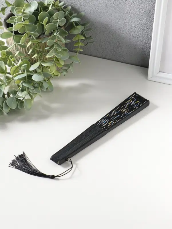 Веер складной с кисточкой &laquo;Глаза от сглаза&raquo;, чёрный с золотом, 23 см