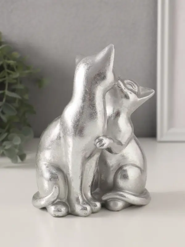 Фигурка полистоун &laquo;Кот с кошкой. Поцелуй&raquo;, серебро, 12&times;7.5&times;16 см