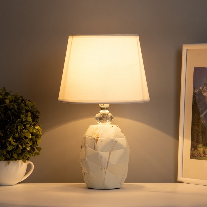 Лампа настольная Лампа настольная "Дух" 1х40Вт Е14 белый 20х20х34см