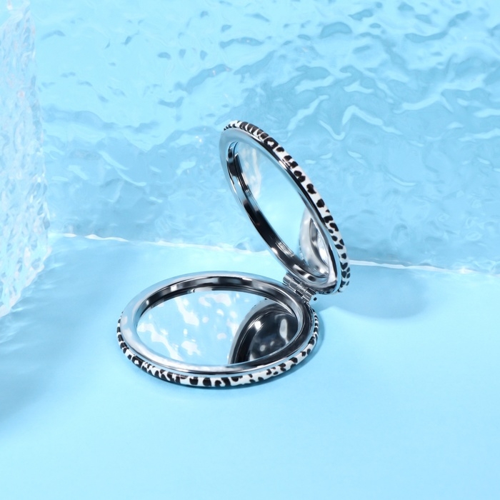 Зеркало складное «ANIMAL», d = 7 см, с увеличением, искусственная кожа, цвет «зебра» Зеркало складное «ANIMAL», d = 7 см, с увеличением, искусственная кожа, цвет «зебра»