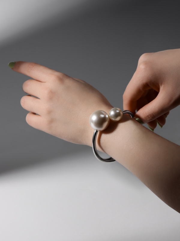 Браслет металл «Жемчужный» две бусины, цвет серебро Браслет металл «Жемчужный» две бусины, цвет серебро