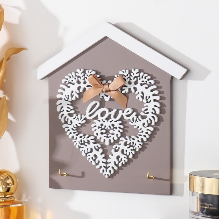 Крючки настенные декоративные «Сердце из листьев. Дом», дерево, 16.5×0.8×16.8 см Крючки настенные декоративные «Сердце из листьев. Дом», дерево, 16.5×0.8×16.8 см