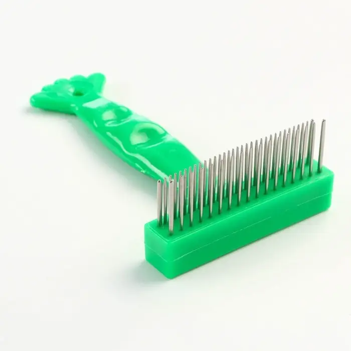 Расчёска-грабли &laquo;Лапка&raquo;, 15&times;8.8 см, зелёная