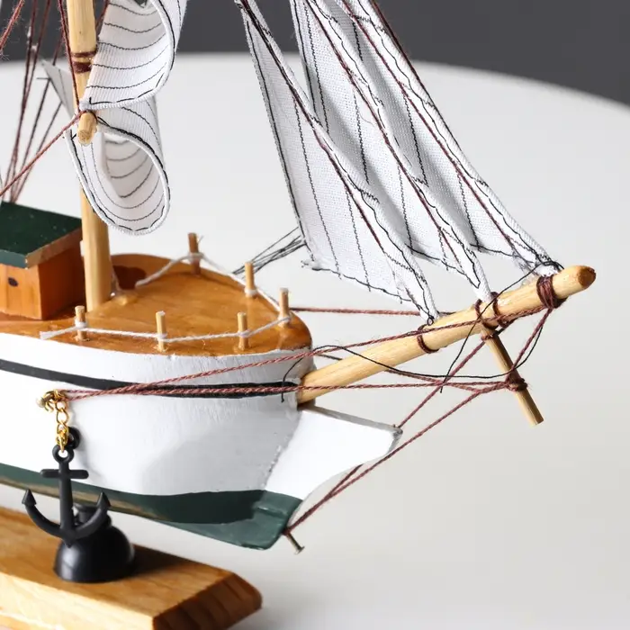 Сувенирная модель корабля &laquo;Мортан&raquo;, борта белые, 33&times;31&times;5 см