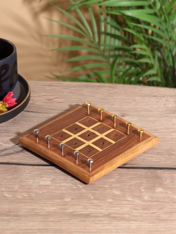 Настольная игра «Крестики-нолики», 13×13.5 см, дерево шишам, латунь Настольная игра «Крестики-нолики», 13×13.5 см, дерево шишам, латунь