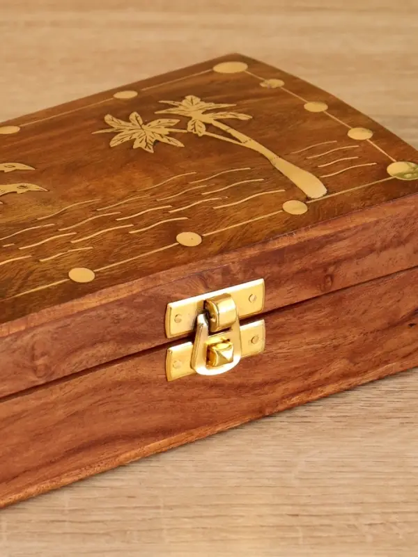 Шкатулка &laquo;Дельфины&raquo;, 15.5&times;10.5&times;5.5 см, дерево шишам, латунь