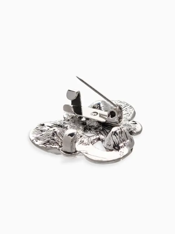 Зажим для кардигана Зажим для кардигана "Ажур", узел, цвет белый в чернёном серебре