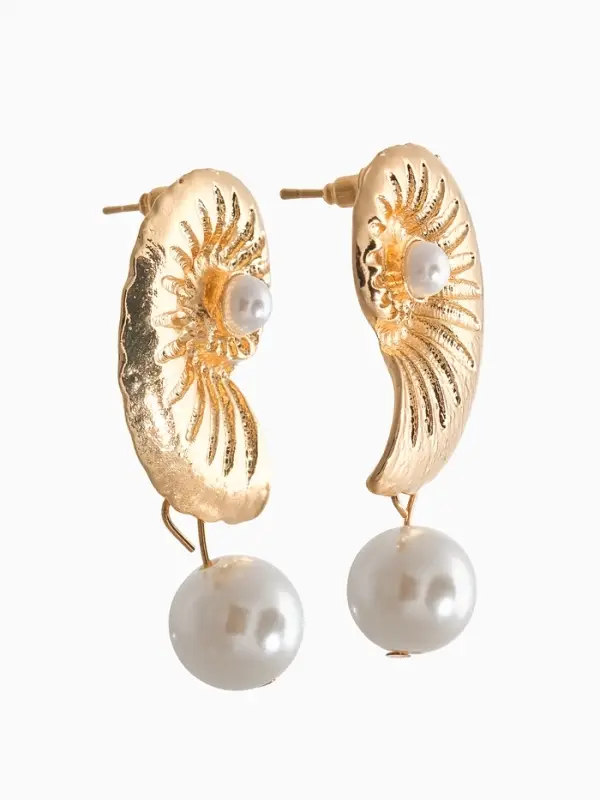 Серьги жемчуг &laquo;Ракушка&raquo;, белые в золоте