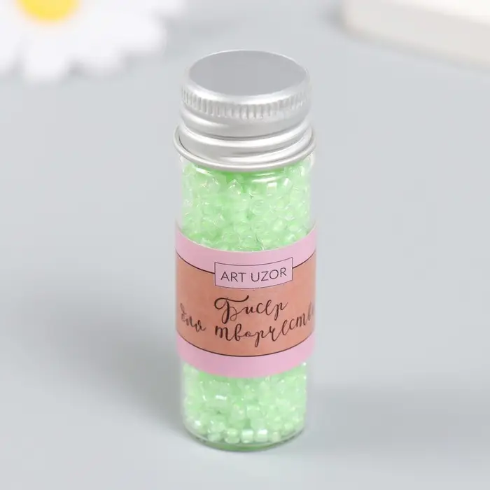 Бисер 8/0 в бутылочке  Бисер 8/0 в бутылочке "Полупрозрачный с цв.серединой. Мята" светится под УФ 20 гр 6х2х2 см