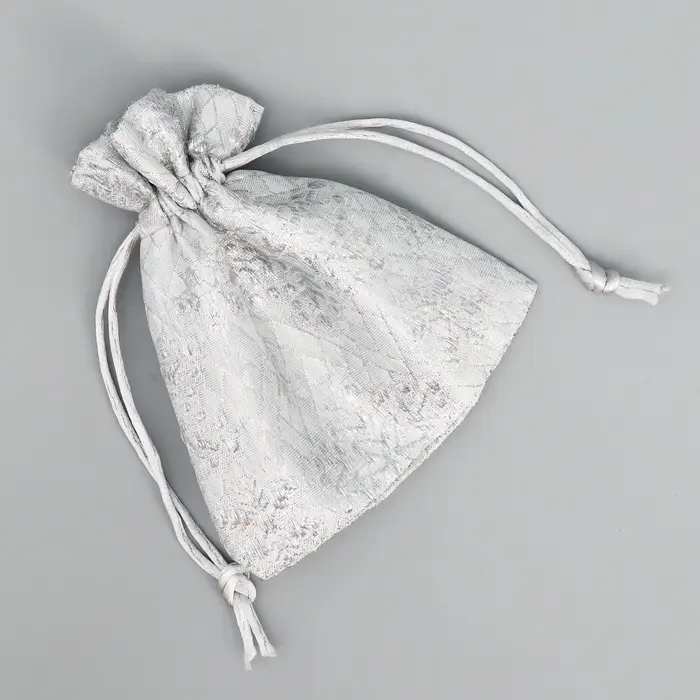 Мешочек подарочный парча «Серебро», 10 х 12 см +/- 1.5 см Мешочек подарочный парча «Серебро», 10 х 12 см +/- 1.5 см