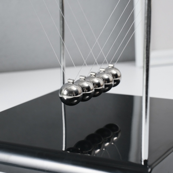 Маятник Маятник "Шары техно" чёрная подставка 18х20х17 см