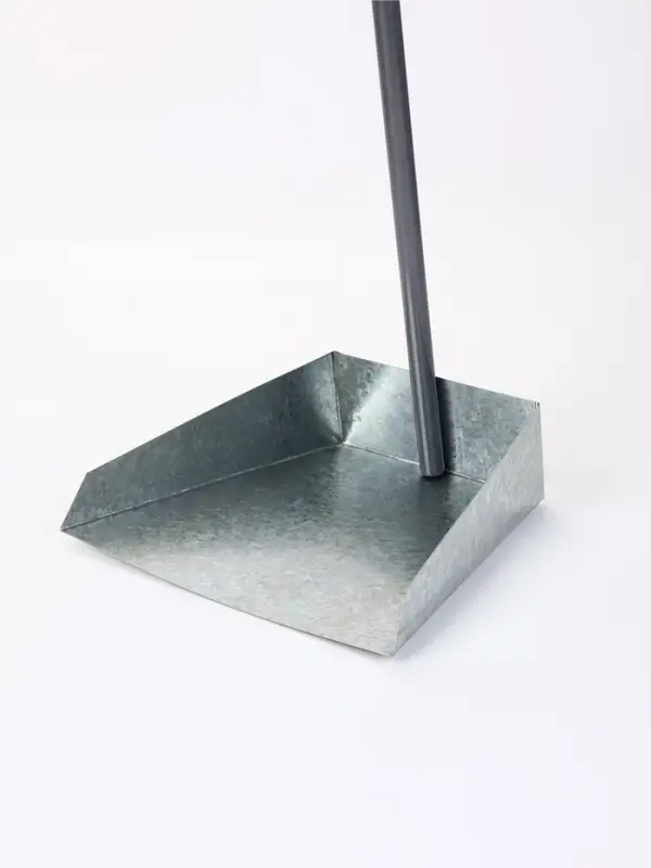 Совок для мусора 23×24 см, ручка 83 см, оцинковка 0.5 мм Совок для мусора 23×24 см, ручка 83 см, оцинковка 0.5 мм