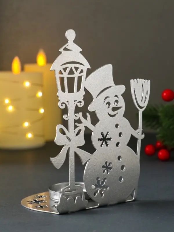 Подсвечник новогодний  Подсвечник новогодний "Снеговик" серебряный 7,5х10,7х15 см