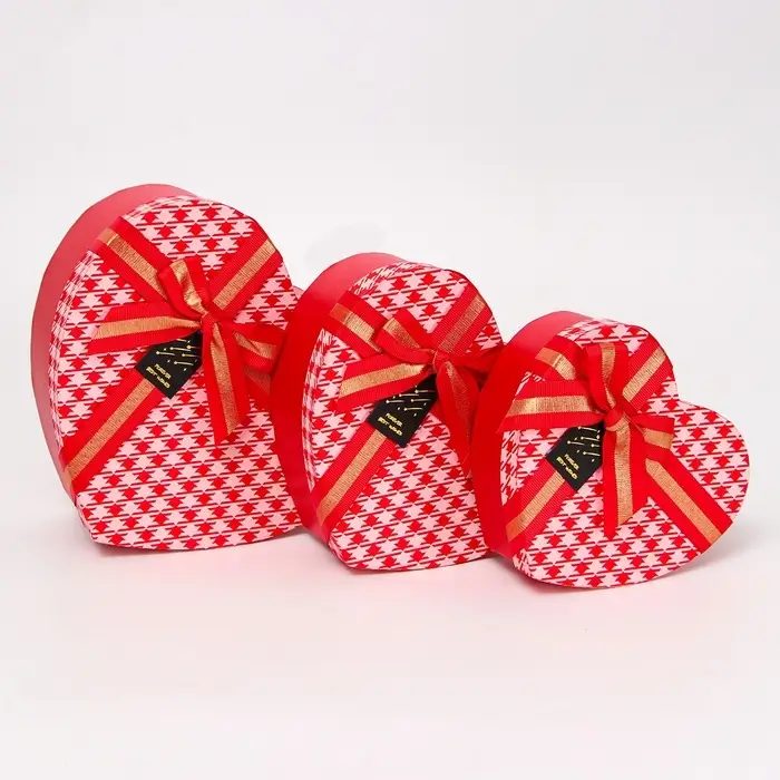 Набор подарочных коробок 3 в 1 Сердца 22&times;20&times;9/19&times;17&times;7.5/16&times;13.5&times;6 см