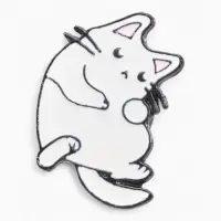 Значок &laquo;Котейка&raquo;, белый в чёрном металле