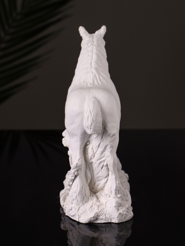 Статуэтка Статуэтка "Конь в траве стоит " 12х14х6 см, натуральный