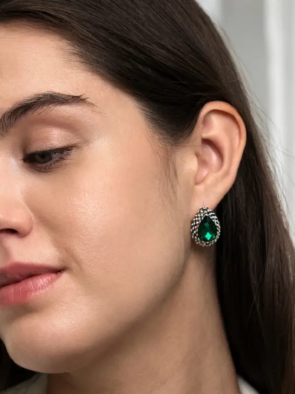 Серьги со стразами &laquo;Морское сияние&raquo;, цвет изумрудный в чернёном серебре