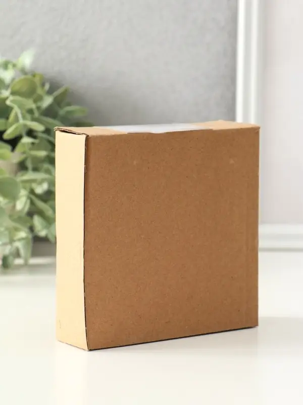 Сувенир полистоун "Девушка читает книгу" чёрный 4х11,3х11,7 см