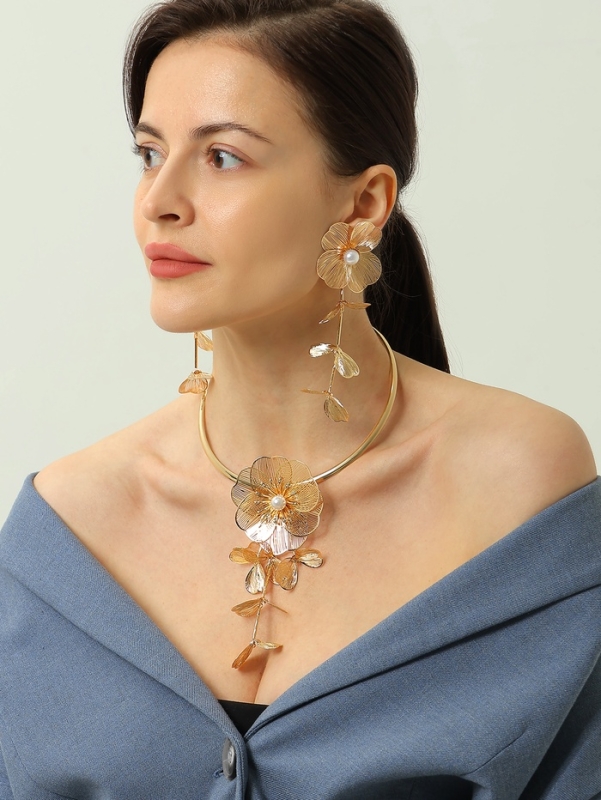 Набор 2 предмета: серьги, колье «Цветок» бусина и стразик, белый в золоте, d=14 см Набор 2 предмета: серьги, колье «Цветок» бусина и стразик, белый в золоте, d=14 см