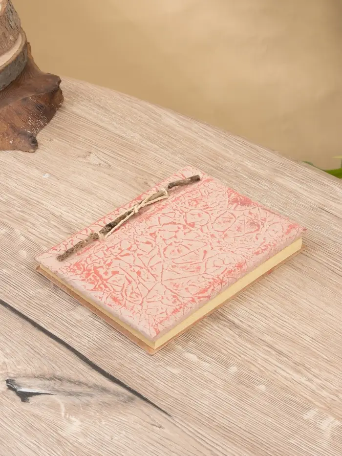 Блокнотик плетеный,48 листов, 14х18х2 см, цв. бежево-красный Блокнотик плетеный,48 листов, 14х18х2 см, цв. бежево-красный