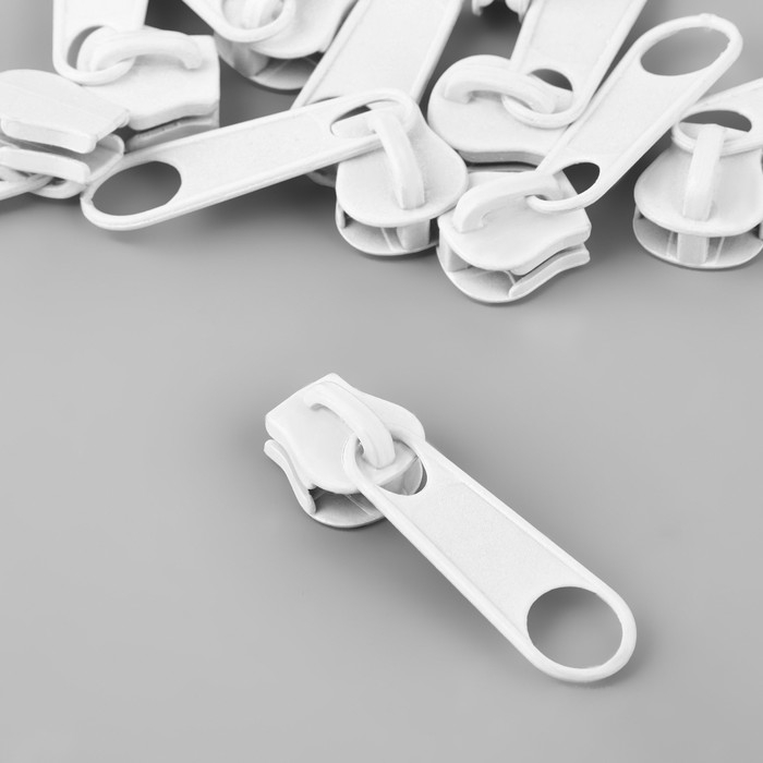 Набор: рулонная молния «Трактор» №5, 10 м, 20 бегунков, 40 верхних ограничителей, 20 нижних ограничителей, цвет белый Набор: рулонная молния «Трактор» №5, 10 м, 20 бегунков, 40 верхних ограничителей, 20 нижних ограничителей, цвет белый