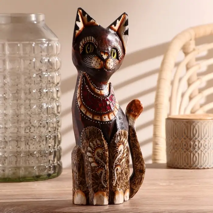 Интерьерный сувенир "Кошка с красными вставками" 30 см