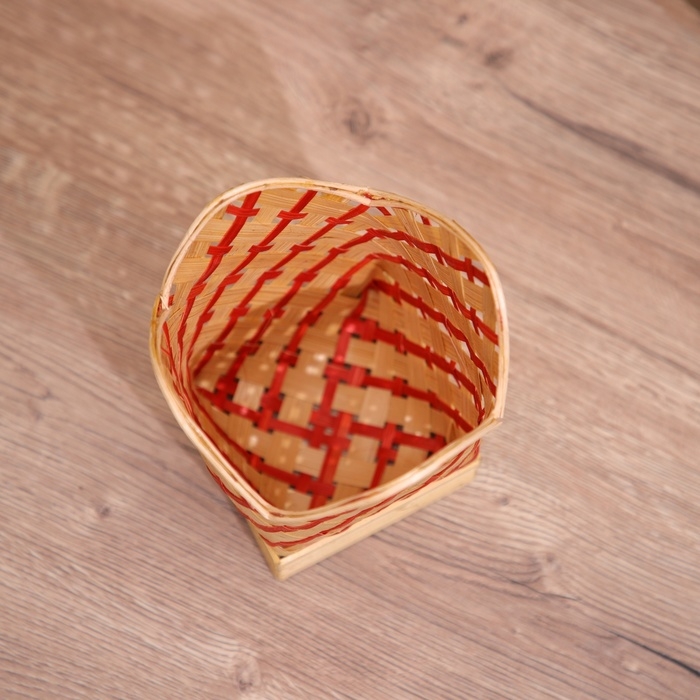 Салфетница плетёная, из бамбука 9х9х14 см Салфетница плетёная, из бамбука 9х9х14 см