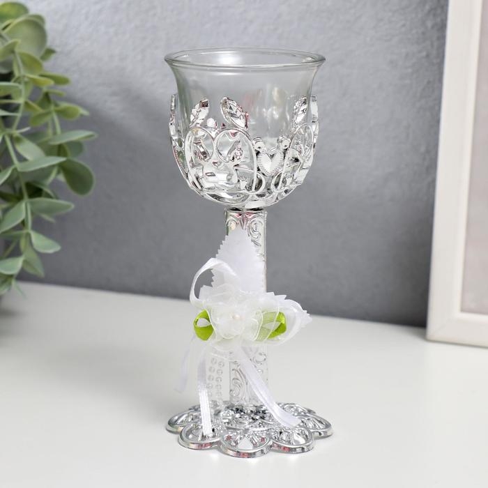 Подсвечник стекло, пластик на 1 свечу Подсвечник стекло, пластик на 1 свечу "Сердцебиение" бокал на ножке серебро 14,5х6х6 см