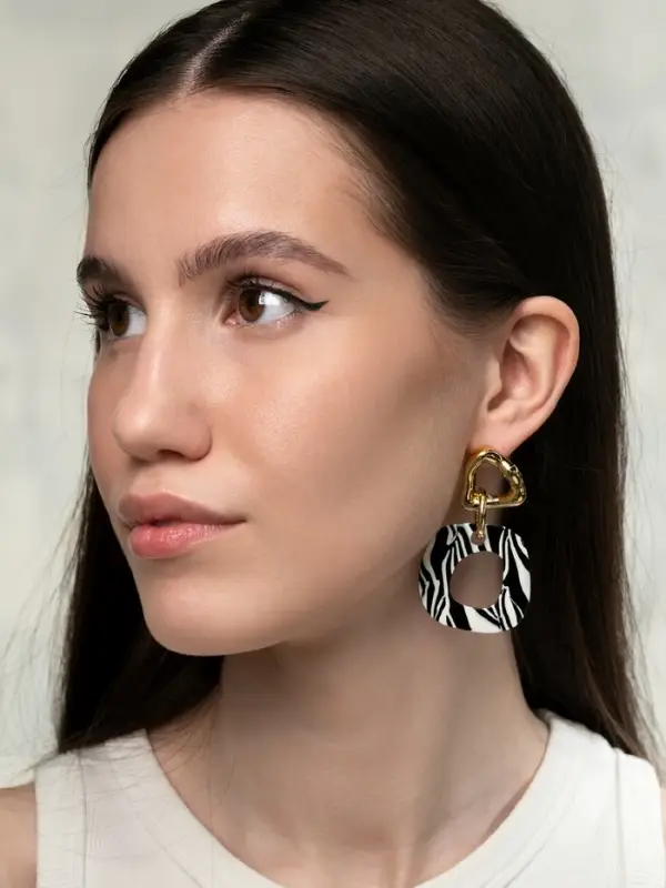 Серьги акриловые &laquo;Зебра&raquo;, цепи, чёрно-белые в золоте