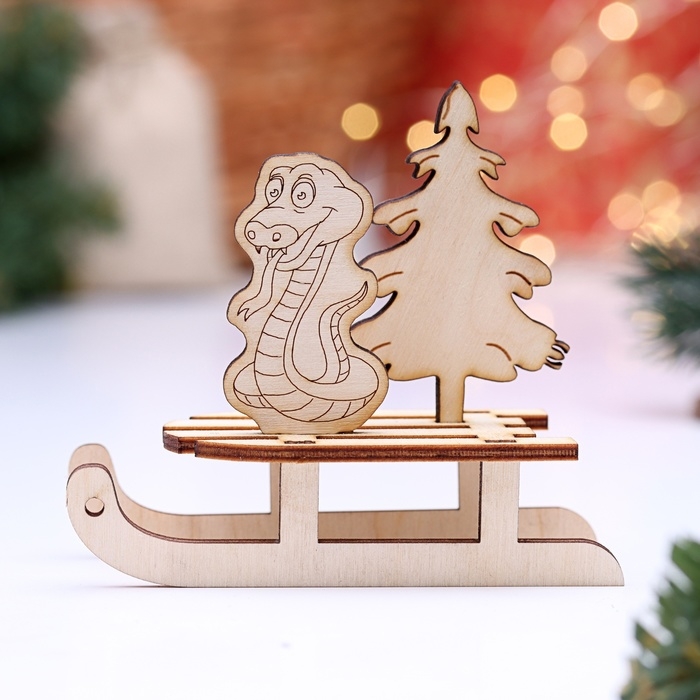 Сувенир символ года санки Сувенир символ года санки "Змея с ёлочкой", вид 2, 10,5 х 4,7 х 7,8 см