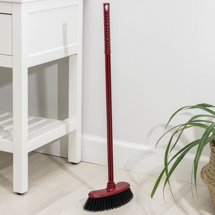 Щётка для пола «Комфорт» с черенком, жёсткая, цвет МИКС Щётка для пола «Комфорт» с черенком, жёсткая, цвет МИКС