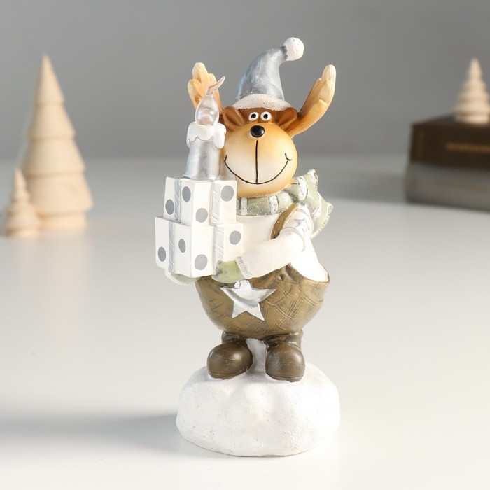 Сувенир полистоун свет Сувенир полистоун свет "Лосик в колпаке с подарками и свечой" 7,5х6,5х16 см