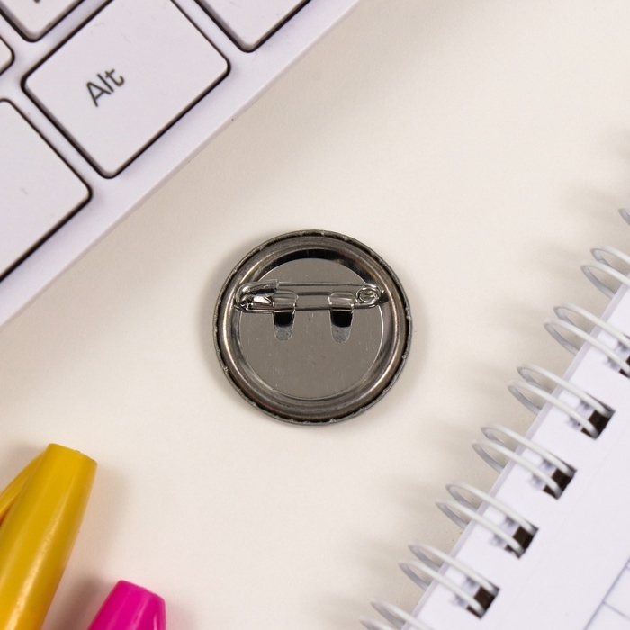 Значки закатные набор 3 шт d=25 мм d=35 мм Значки закатные набор 3 шт d=25 мм d=35 мм "Всегда прав" 7х7 см