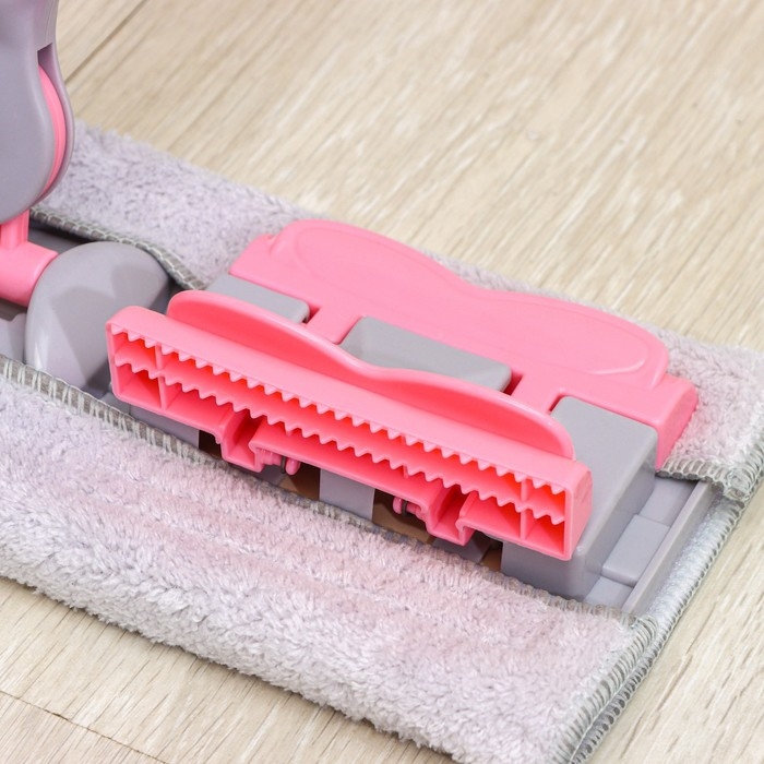 Швабра для мытья пола плоская Доляна, насадка из микрофибры 40×12 см, телескопическая стальная ручка 74-109 см, цвет МИКС Швабра для мытья пола плоская Доляна, насадка из микрофибры 40×12 см, телескопическая стальная ручка 74-109 см, цвет МИКС