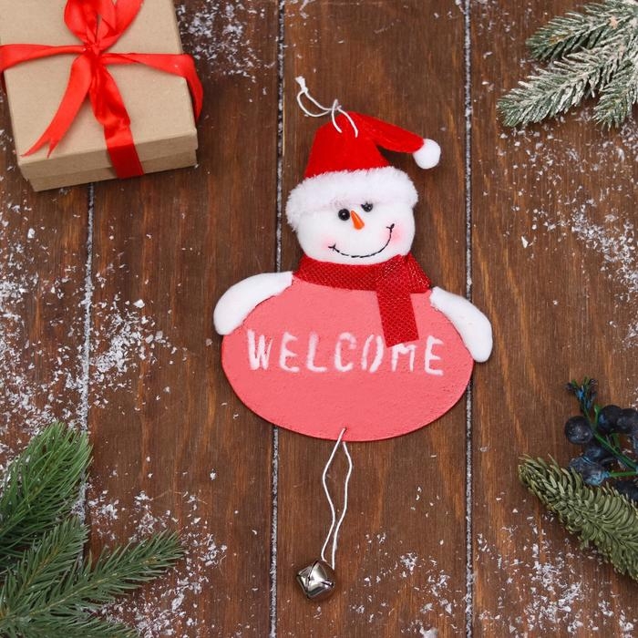 Мягкая подвеска Мягкая подвеска "Снеговик с бубенцом" 10х15 см, красный