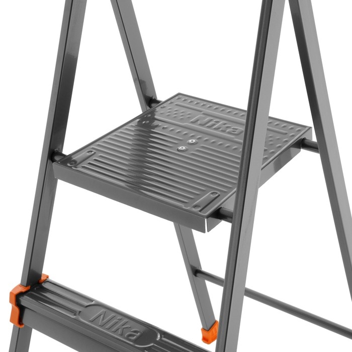 Стремянка Nika СМ3, широкие ступени, высота до рабочей площадки 625 мм, 3 ступени Стремянка Nika СМ3, широкие ступени, высота до рабочей площадки 625 мм, 3 ступени