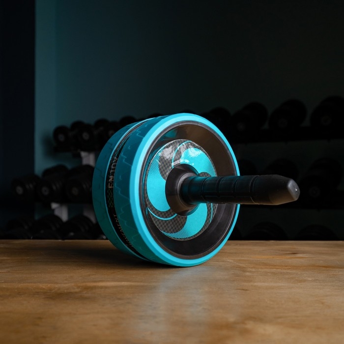 Ролик для пресса ONLYTOP, 38х17х17 см, с ковриком, цвет голубой Ролик для пресса ONLYTOP, 38х17х17 см, с ковриком, цвет голубой