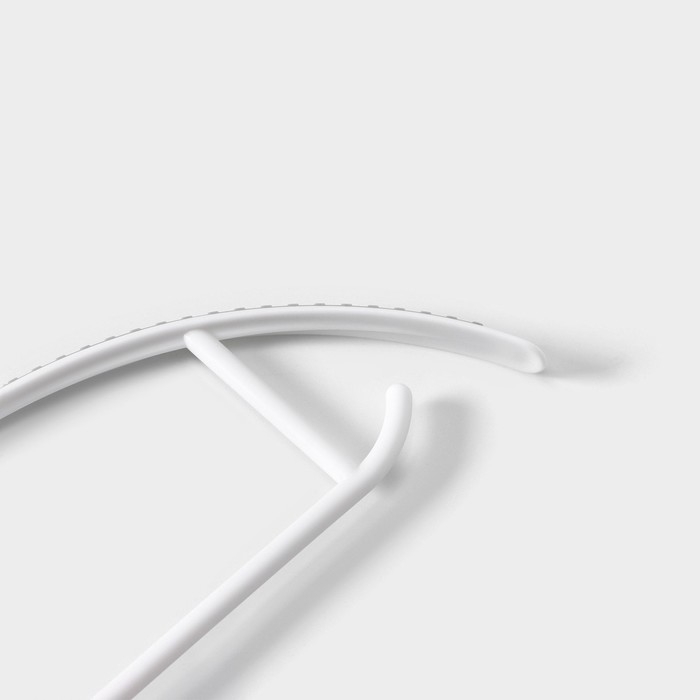 Плечики - вешалки для одежды Доляна, 40&times;19,5 см, 5 шт, широкие плечики, антискользящая накладка, цвет белый