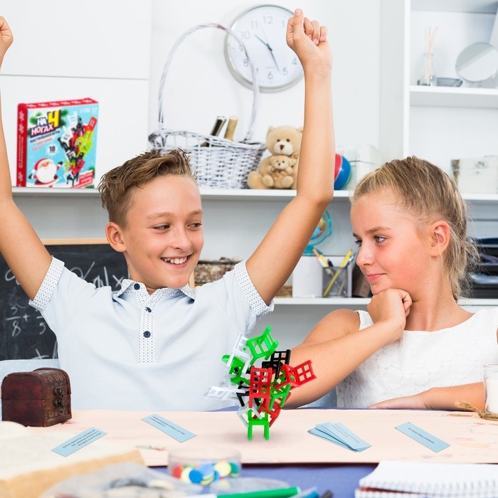 Настольная игра «На 4 ногах», новогодняя версия, 18 стульев, 2-4 игрока, 3+ Настольная игра «На 4 ногах», новогодняя версия, 18 стульев, 2-4 игрока, 3+