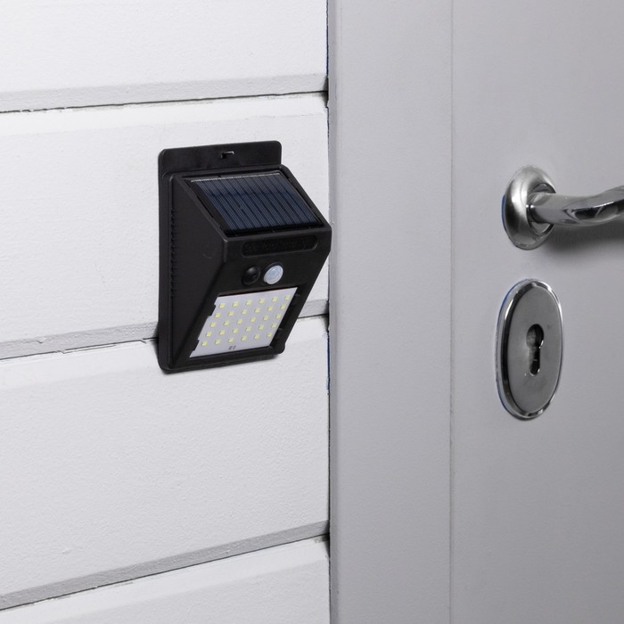 Садовый светильник на солнечной батарее с датчиком движения, накладной, 9.5 × 13 × 5 см, 30 LED, свечение белое Садовый светильник на солнечной батарее с датчиком движения, накладной, 9.5 × 13 × 5 см, 30 LED, свечение белое