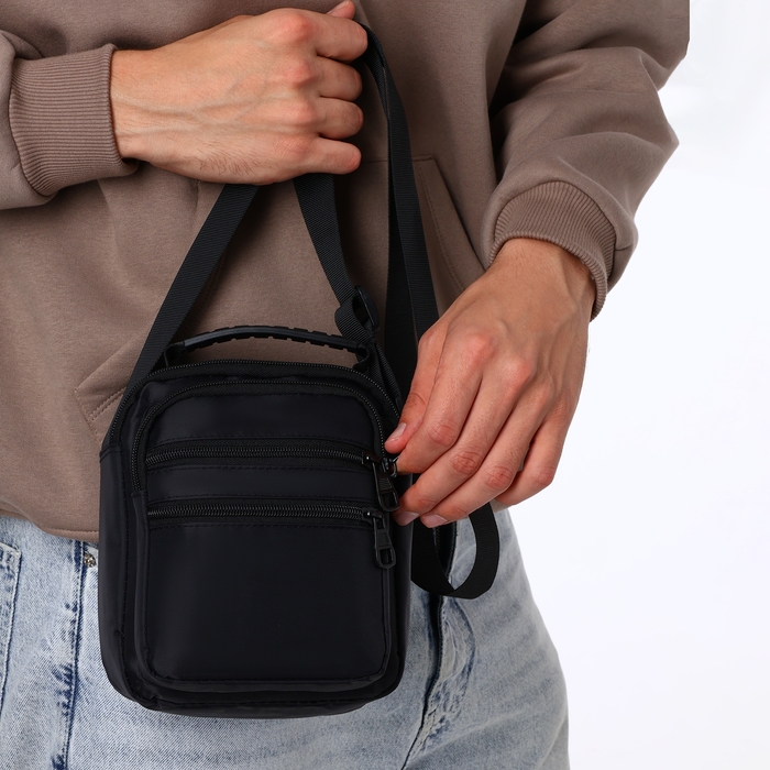 Сумка мужская на молниях, 4 наружных кармана, цвет чёрный Сумка мужская на молниях, 4 наружных кармана, цвет чёрный