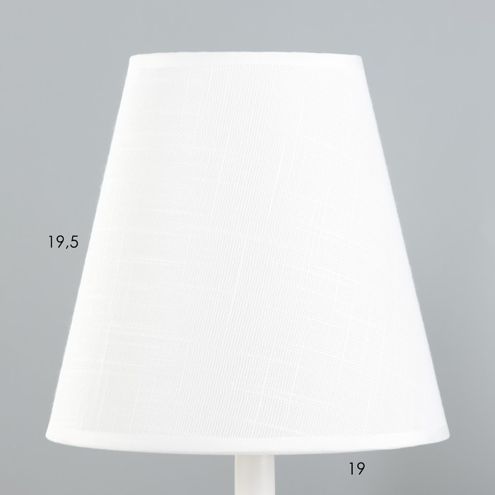 Настольная лампа Настольная лампа "Ульн" E27 40Вт белый 19,5х19,5х38 см RISALUX