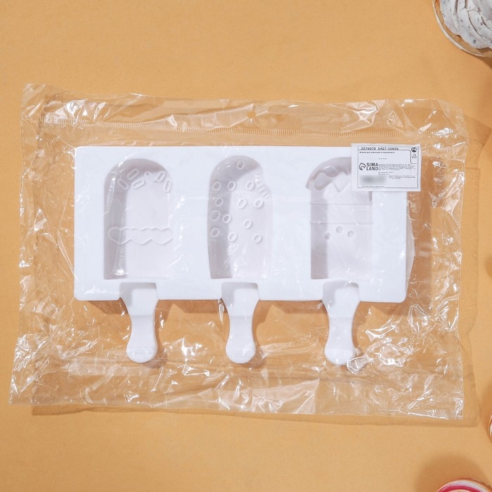 Форма для мороженого «Эскимо со сладостями», силикон, 19,5×17,7 см, 3 ячейки (7×4,2 см), цвет МИКС Форма для мороженого «Эскимо со сладостями», силикон, 19,5×17,7 см, 3 ячейки (7×4,2 см), цвет МИКС