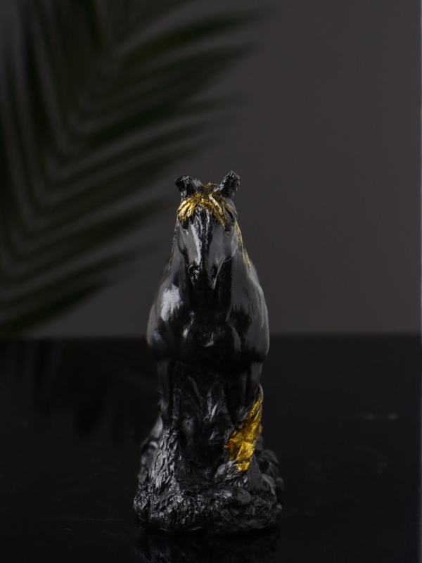 Фигура  Фигура "Конь в  траве" 12х14х6 см, черный с позолотой