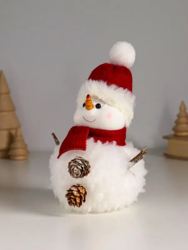Сувенир  Сувенир "Снеговичок белый, в шапке с мехом и красном шарфе" 9х11х16 см
